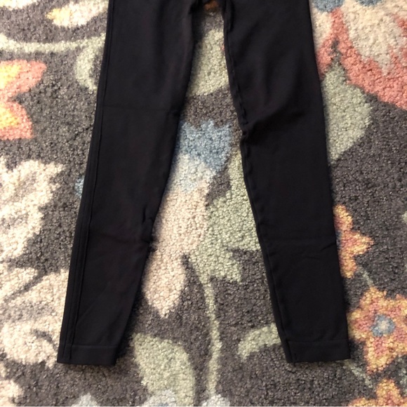 Spanx Look At Me Now Seamless Leggings - Size Small - Picture 5 of 6